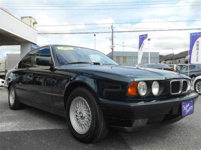 E34型　 525i 　オックスフォードグリーンが入庫致しました！　★ご購入後のメンテナンスも元BMW正規ディーラーメカニック多数在籍の「つたえファクトリーに」お任せ下さい！