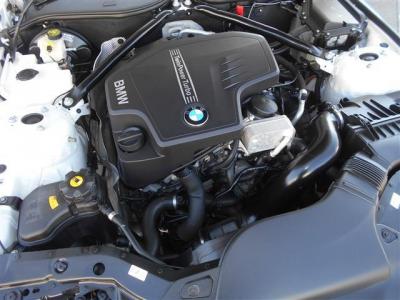 ダウンサイジング化された直列4気筒DOHCターボ エンジンは最大出力184ｐｓ最大トルク27.5kgを発揮。4気筒とあなどることなかれ、BMWの新ユニットとなる小排気量ターボの加速を満喫ください！！