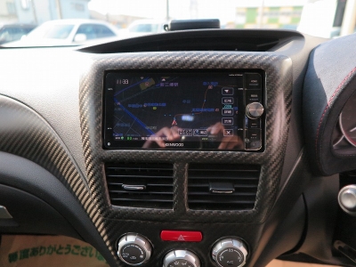 KENWOODナビ地デジフルセグTV装着しており、快適なドライブが可能です。DVDビデオも視聴することが可能です。