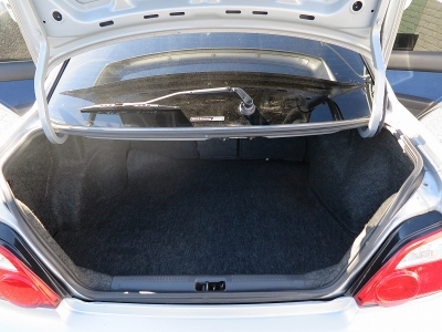 WRXはスポーツカーですがトランク奥行きがあり広々としている為、大きな荷物など不便なく収納することができます。
