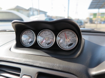 Defi追加メーター(水温.油温.油圧）オートゲージ(ブースト計)装着しております。車輛状態を視認することができる、車を大切に乗っていきたい方にはマストなアイテムが、装備されております。
