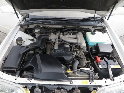 エンジン型式1JZ-GE 出力200ps(147kW)/6000rpm トルク26.0kg・m(255.0N・m)/4000rpm 種類水冷直列6気筒DOHC24バルブ排気量2491cc 
